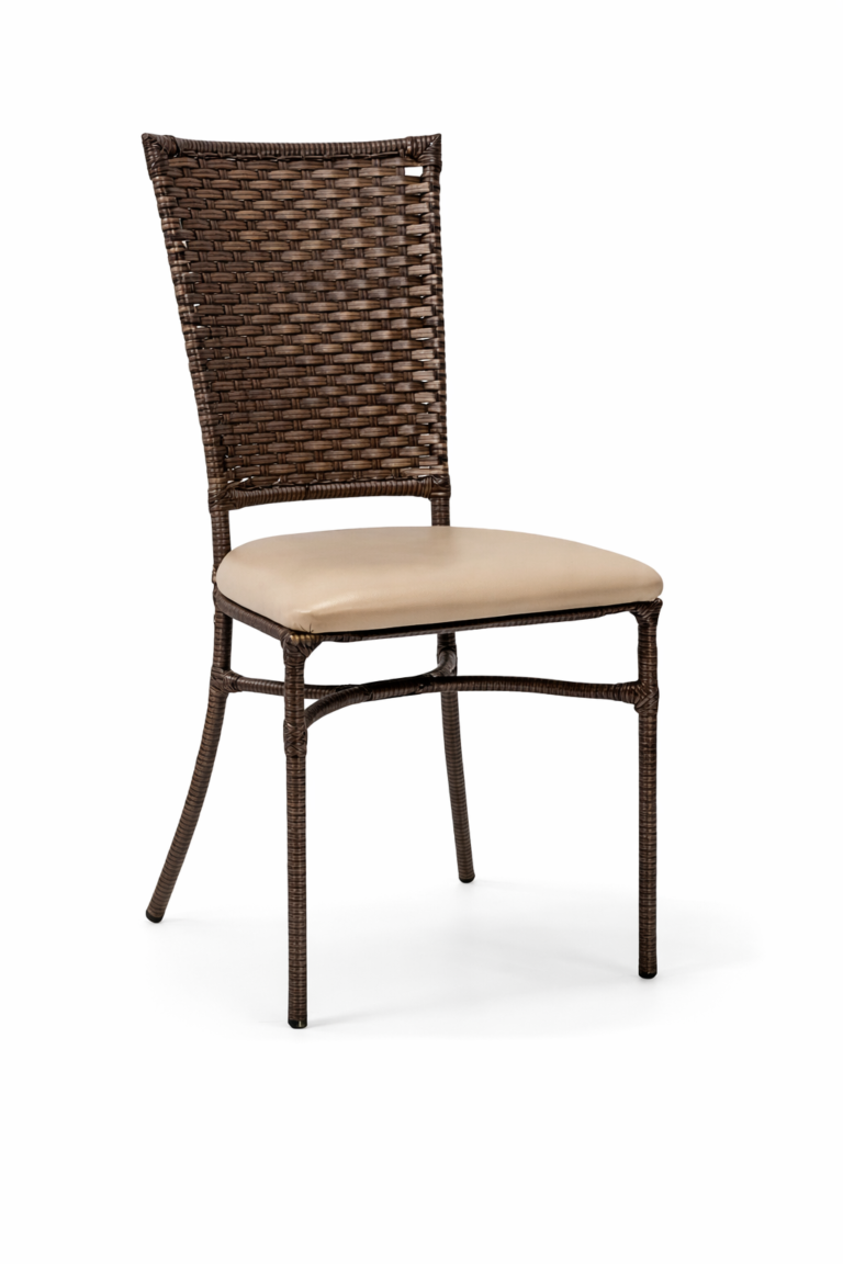 Cadeira de vime beige moderna