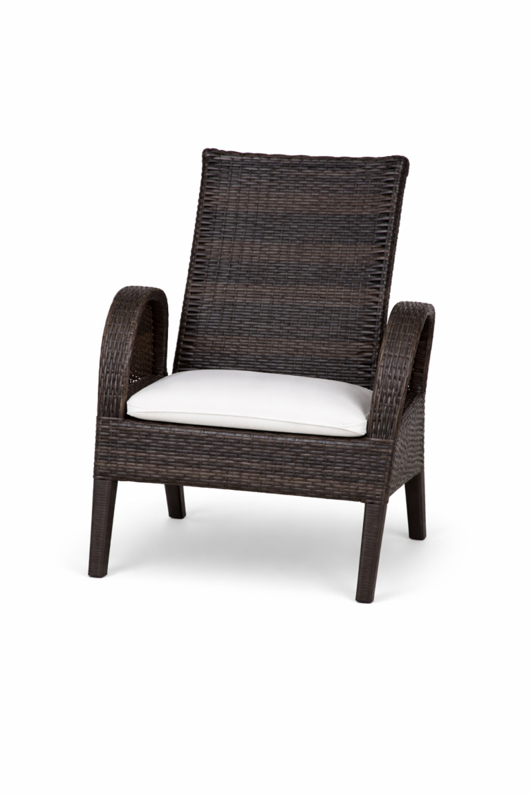 Cadeira de vime escura e acolchoada