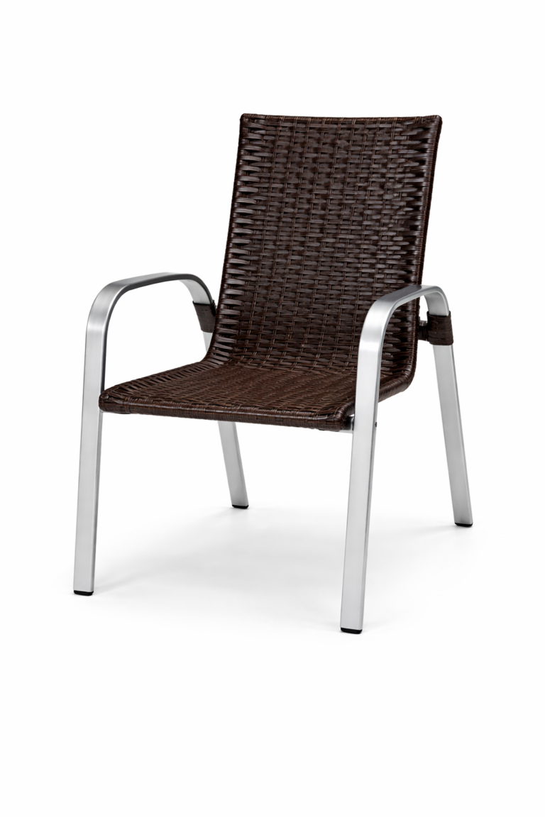 Cadeira moderna com estrutura de alumínio